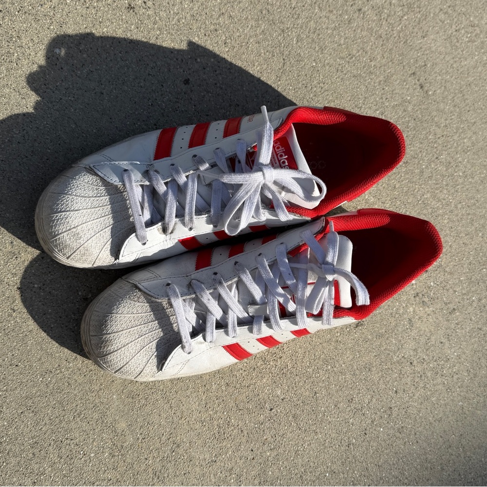 adidas men’s White and Red Classic Shell-Toe Sneakers